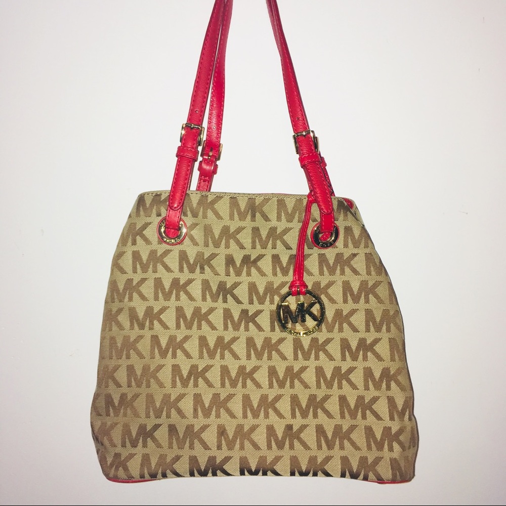 (Sale) 💯% Authentic Michael Kors tote bag.